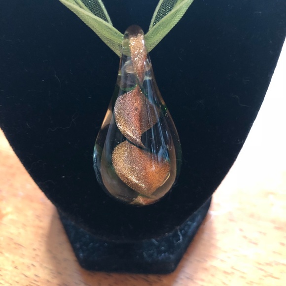 Tear drop pendant in green / White or green /gold - Picture 3 of 4